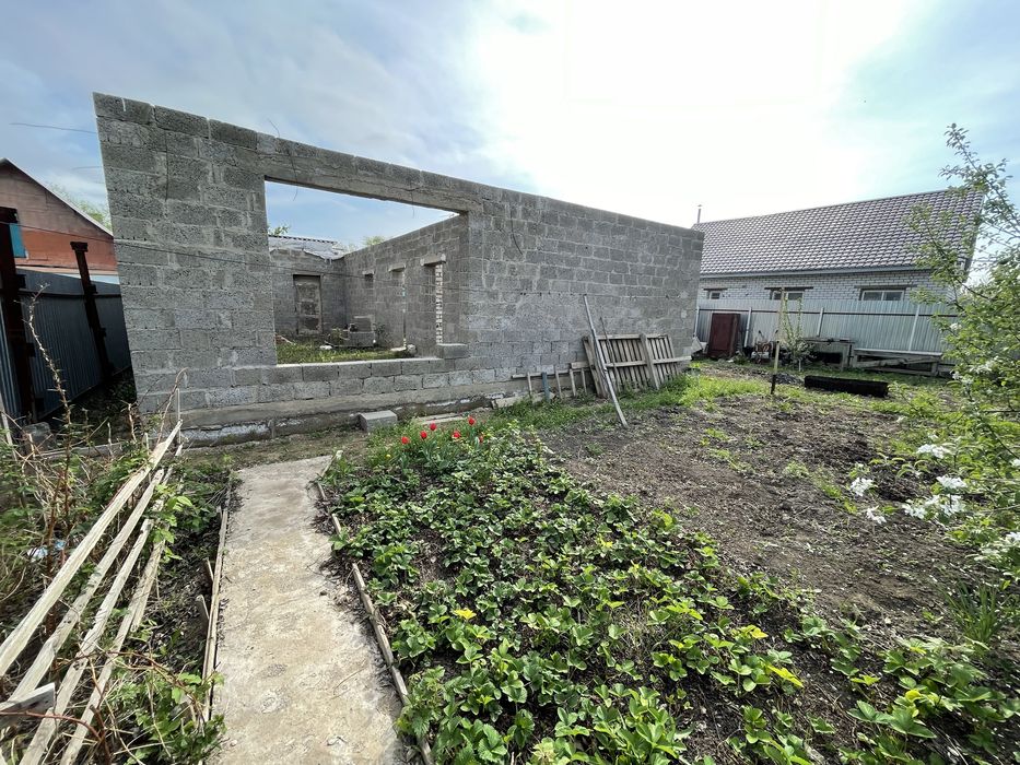 Продам 7 соток в городе — дом + недострой под ваши идеи