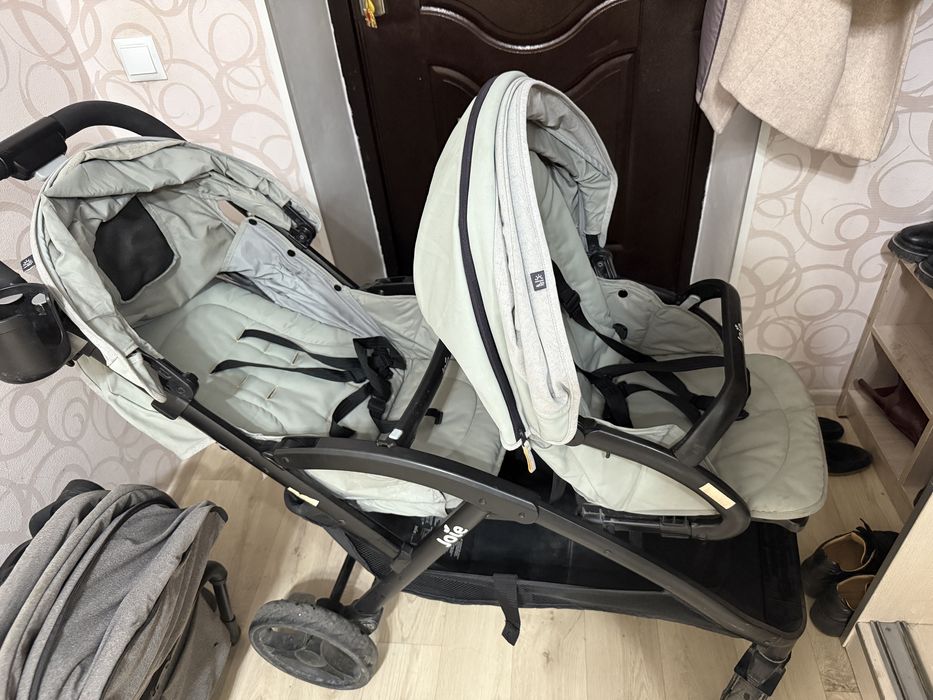 Продается двойная коляска Joie