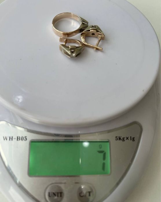 Золотой набор серьги и кольцо бриллиант