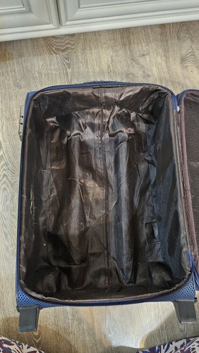 Продам чемодан размер s