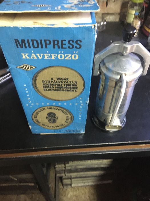 Чисто нова ретро ел. кафеварка