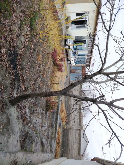 Uy sotiladi tayyor holatda yashab turilgan uy.