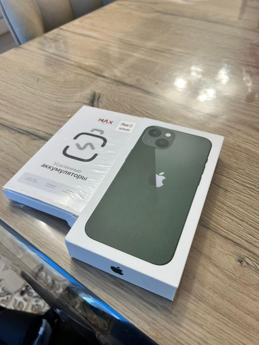 iPhone 13 зеленый