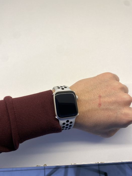 Apple Watch se2 40mm 100%