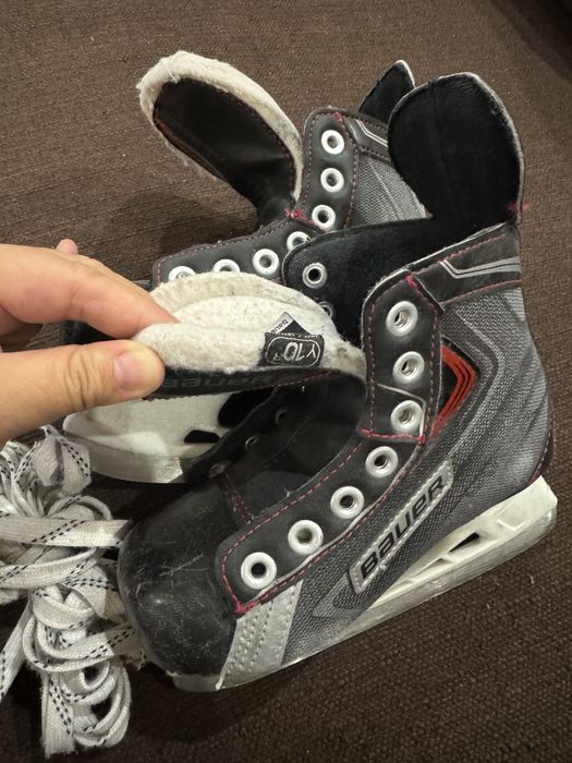 Продам коньки 10ка Bauer