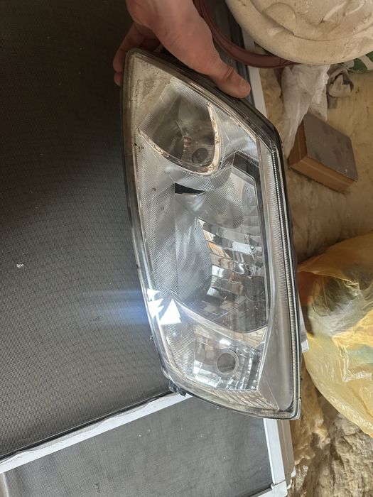 Фар левый от гранта оригинал