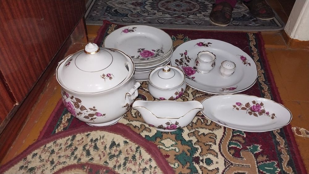 Для дома набор посуды супница , всё в идеальном состоянии.