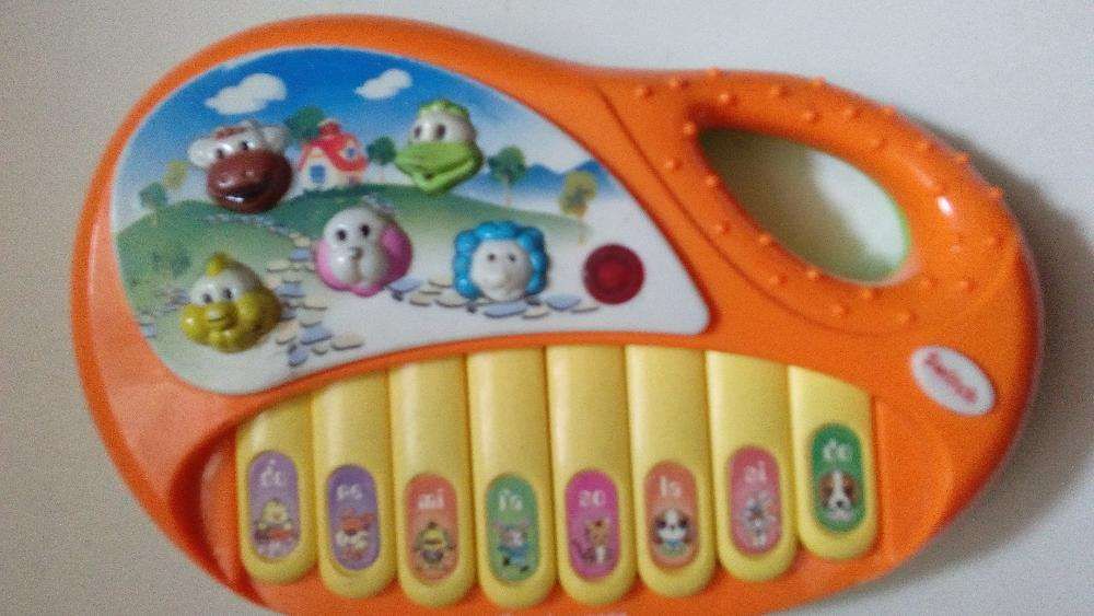 Vand jucarie tip pian