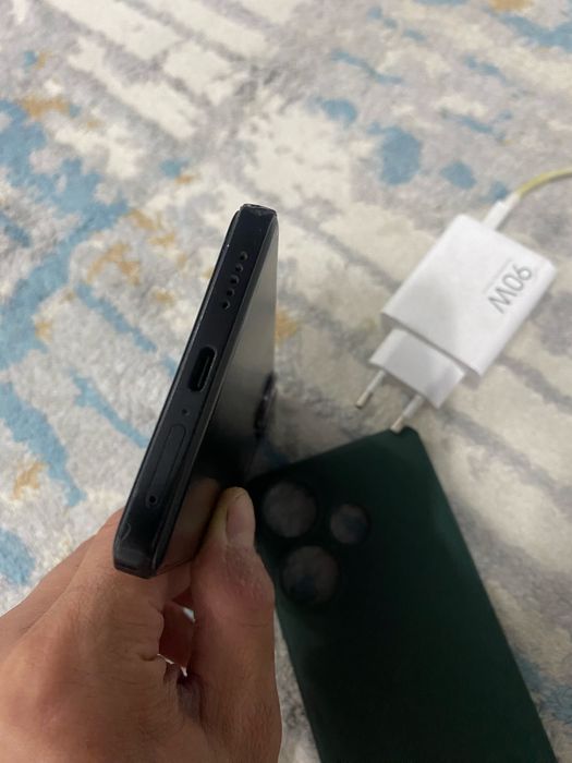 POCO F6 в хорошем состояние