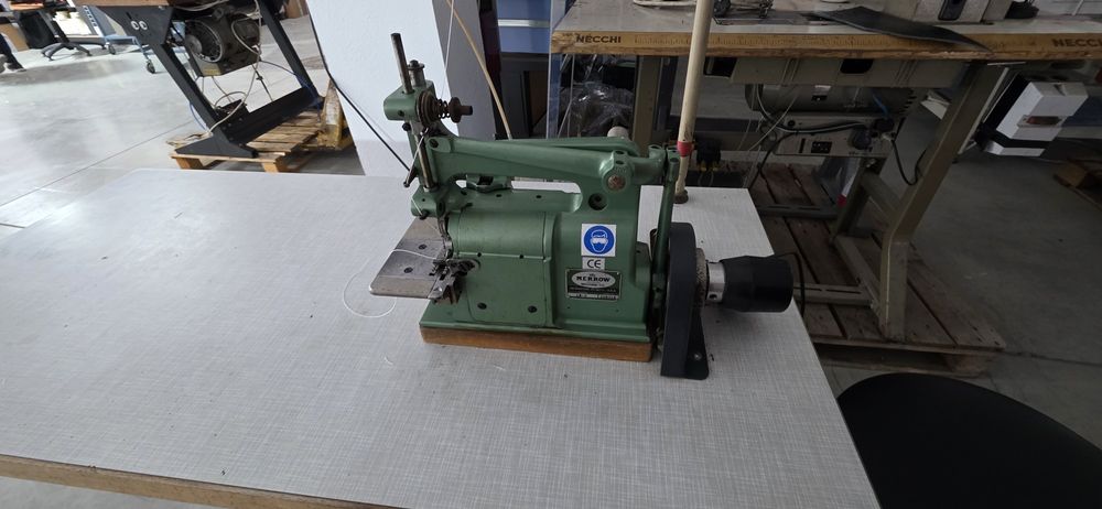 Masina de cusut festonat  industriala MERROW 18-S