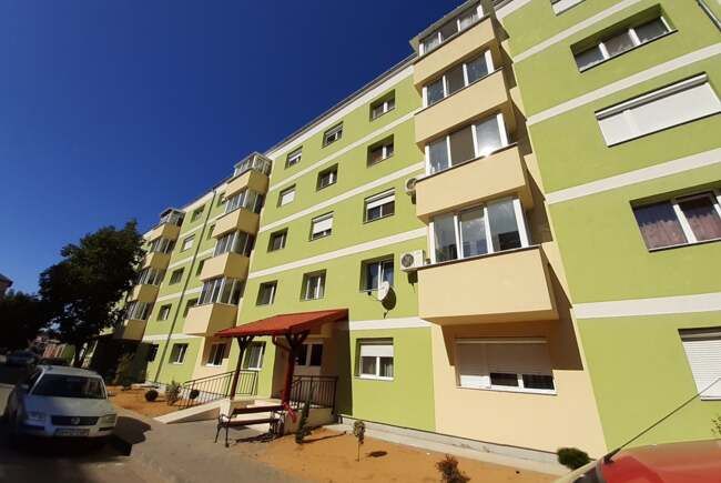 Dau in chirie apartament 3 camere etaj 2 Sinmartin