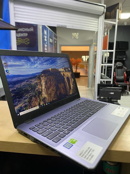 Ноутбук Asus core i7(gen7)/RAM8/SSD256/GeForce 940mx