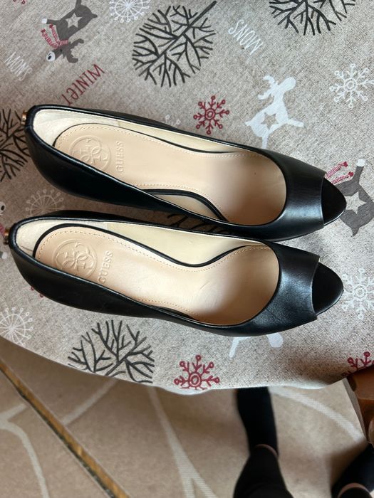 дански обувки guess 39