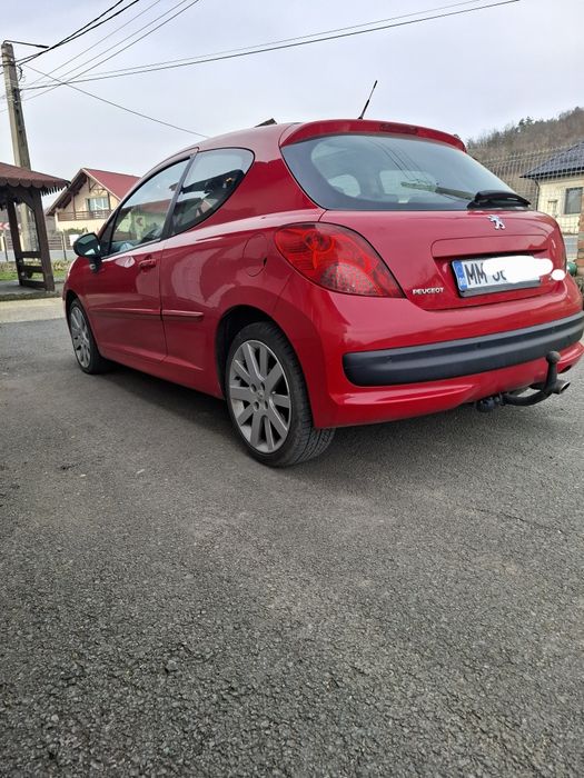 Vând Peugeot 207. 1.6 hdi