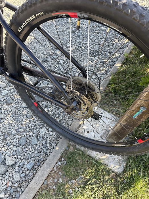 Vând Trek Marlin 5 – 29” – foarte bine întreținută