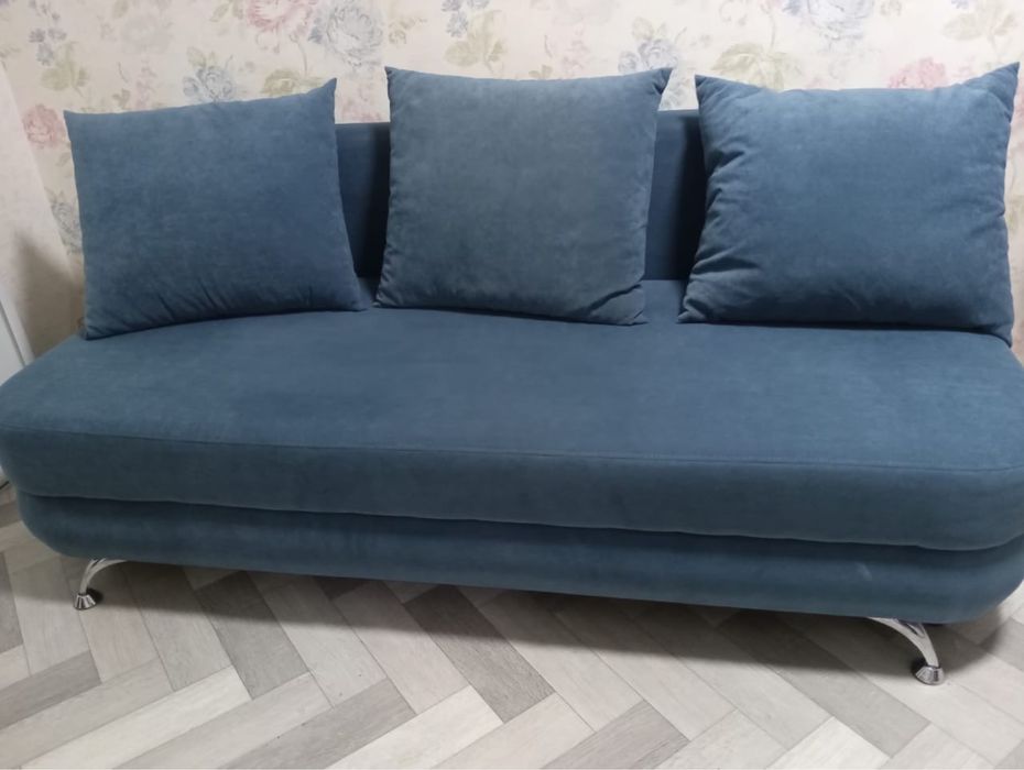 Продам диван чистый