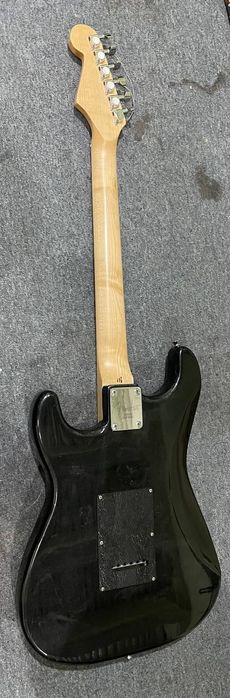 Elektro gitara sotiladi