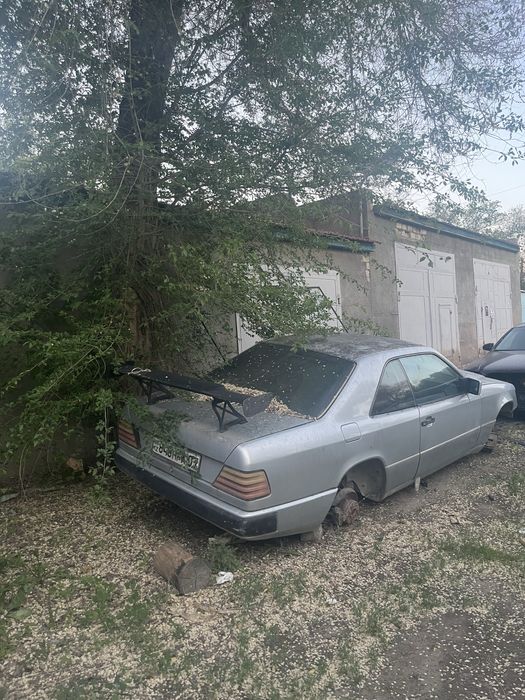 Продам редкий кузов от мерс 124 купе