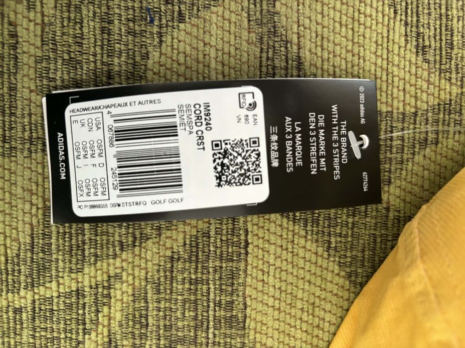 НОВИ шапки с козерка Adidas