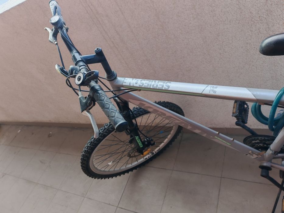 Vand o bicicleta in stare foarte buna folosita foarte putin