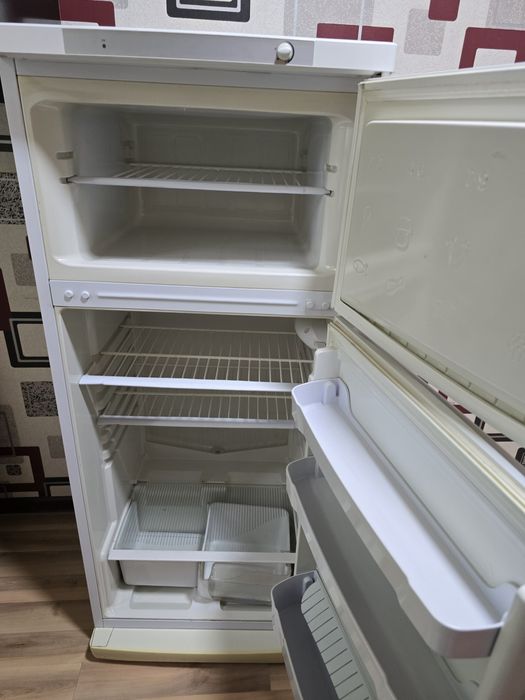 Холодильник indesit