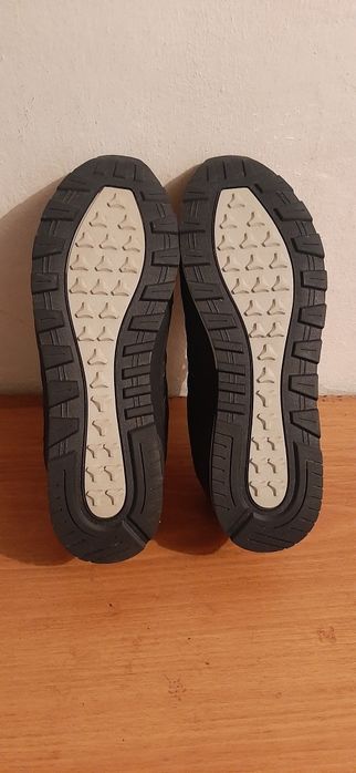 Продам кроссовки.