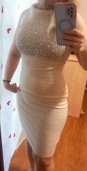 Rochie din tricot fin cu pietricele
