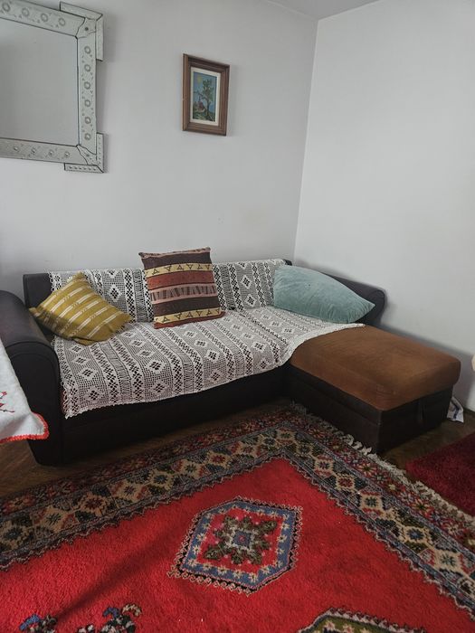 Canapea colțar, 2 comode, masa de sufragerie