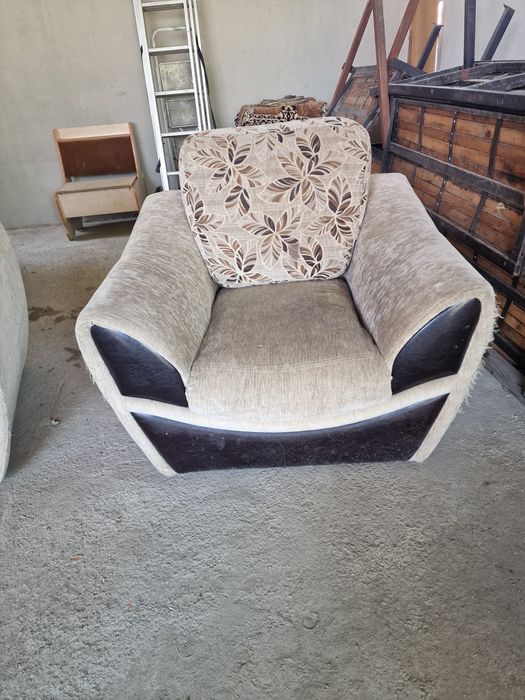 Кресло с подушками