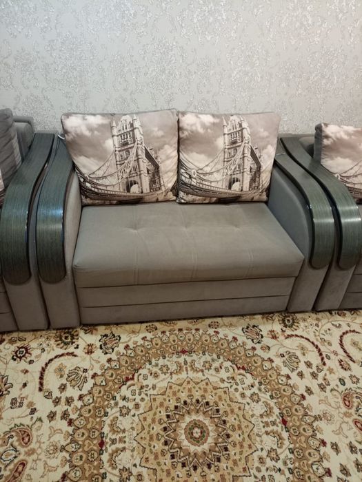 Продам диван хорошом состояние