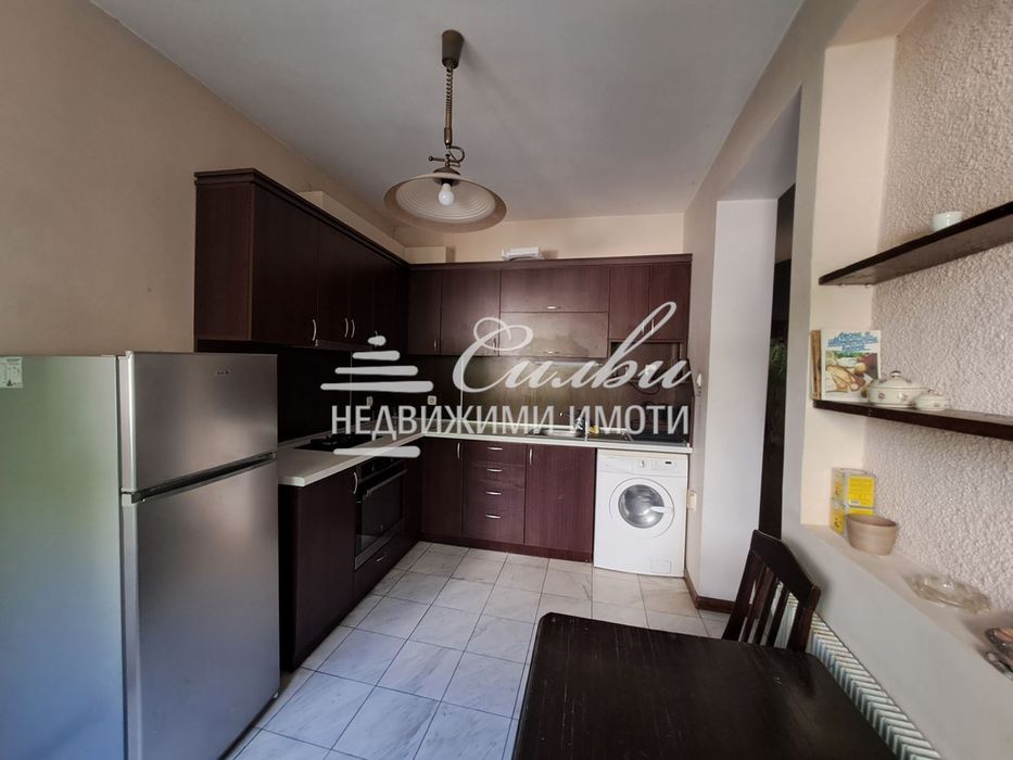 Дава се под наем Двустаен апартамент в Шумен, Център - 80 кв.м за 357 € - Снимка #4