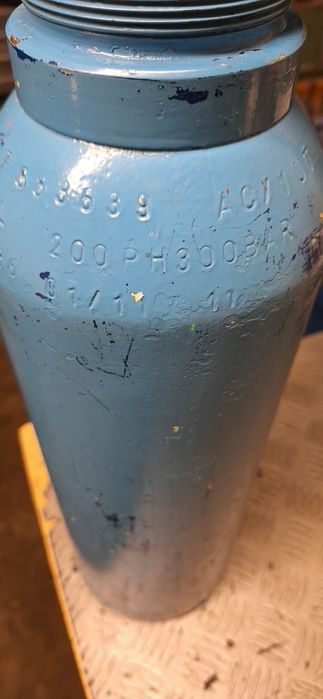 Продавам стоманена бутилка за сгъстен въздух 300 бара РСР