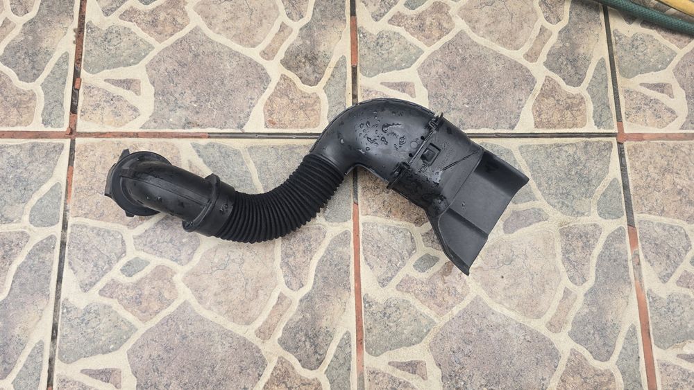 Furtun admisie tubulatura dacia Logan sandero 2 an 2014