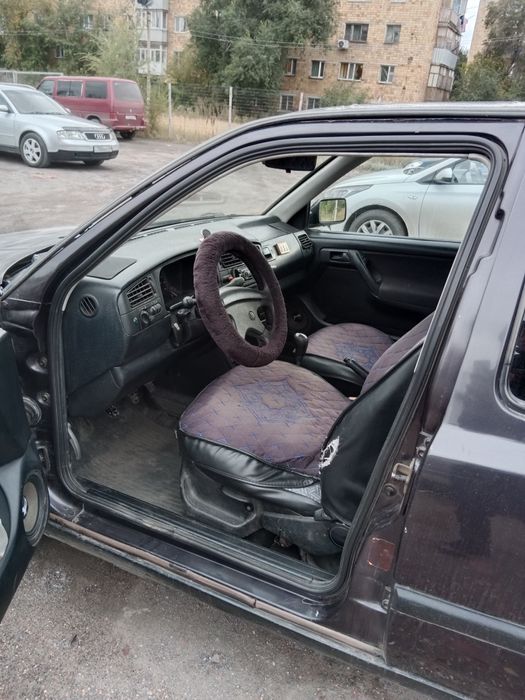 Продам Гольфа 1.6 на ходу.