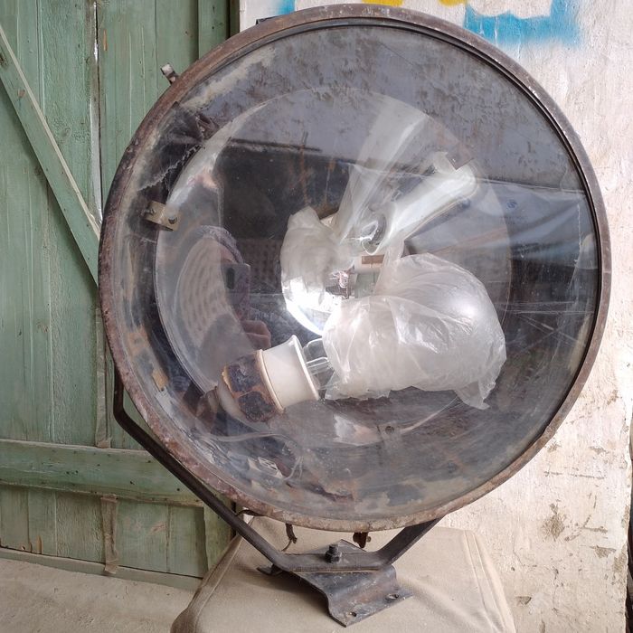 Продаётся советский прожектор.