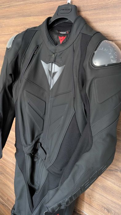 Dainese - нов оригиналнен кожен мото екип (яке и панталон)