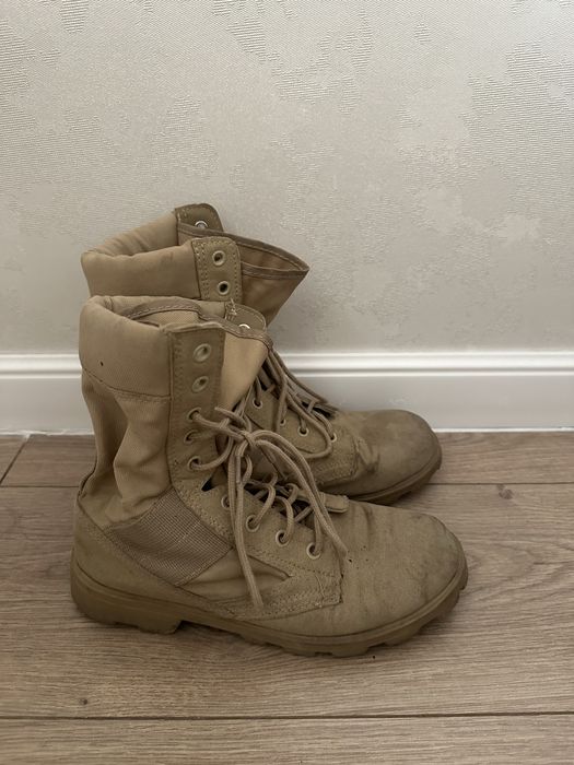 военные ботинки.