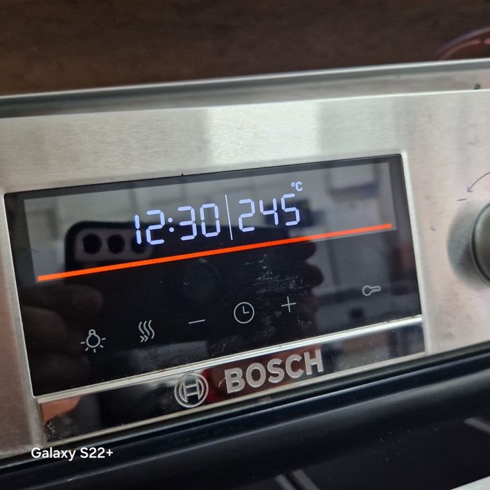 Комплект фурна и плот за вграждане тип шейна BOSCH Pyrolyse