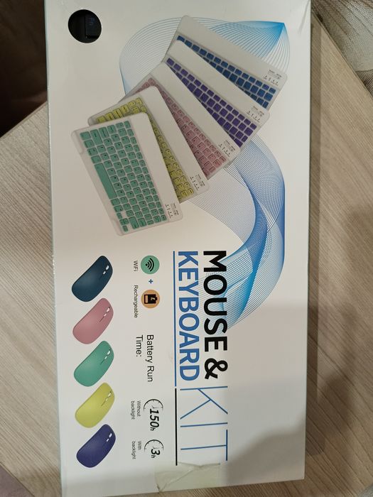 Продам беспроводную клавиатуру с мышкой