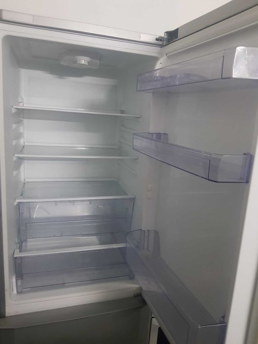 Хладилник с фризер Beko