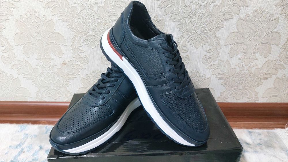 Продаётся новые Турецкие кроссовки