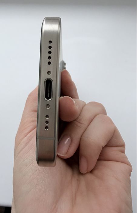 Продам Iphone 15 pro 256GB Esim