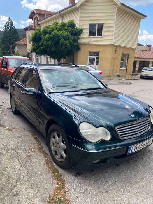 Лек автомобил Mercedes c220