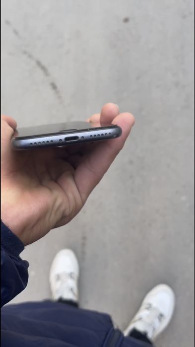 IPHONE 8 , aybi yoq umuman , hamma joyi radnoy