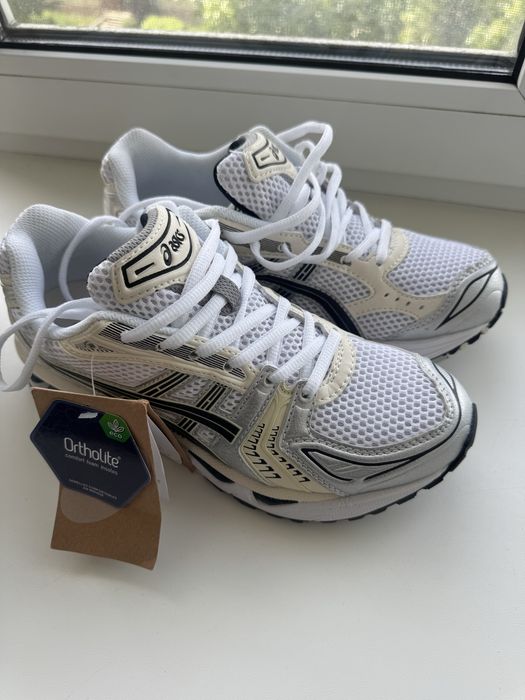 Кроссовки новые. 39 размер