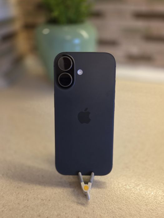 iPhone 17, 256GB, 100% baterie, 4 cicluri  încărcare