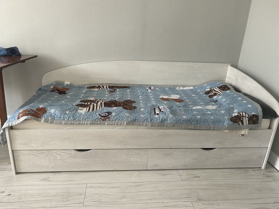 Продам две кровати одинаковые