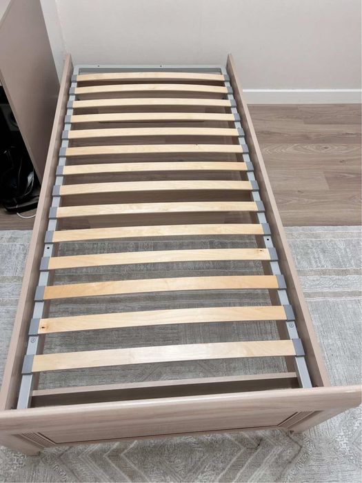 Продам кровать с матрасом