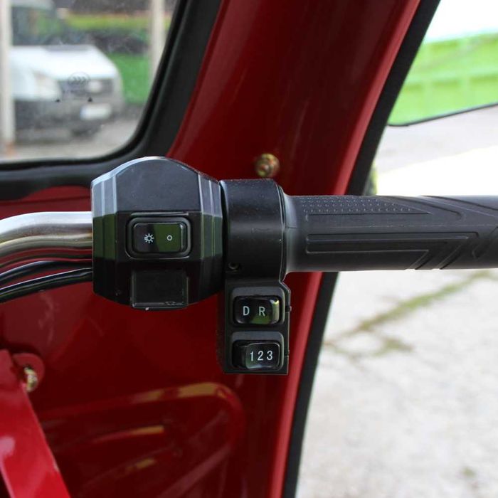 Електрическа Селскостопанска Триколка с Покрив 2000W Maxmotors RED