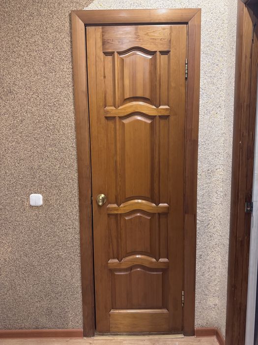 Б/у двери из чистого дерева